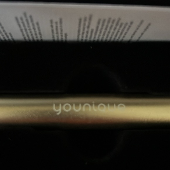 Younique Facial Beauty Bar. New in box. - Picture 2 of 3